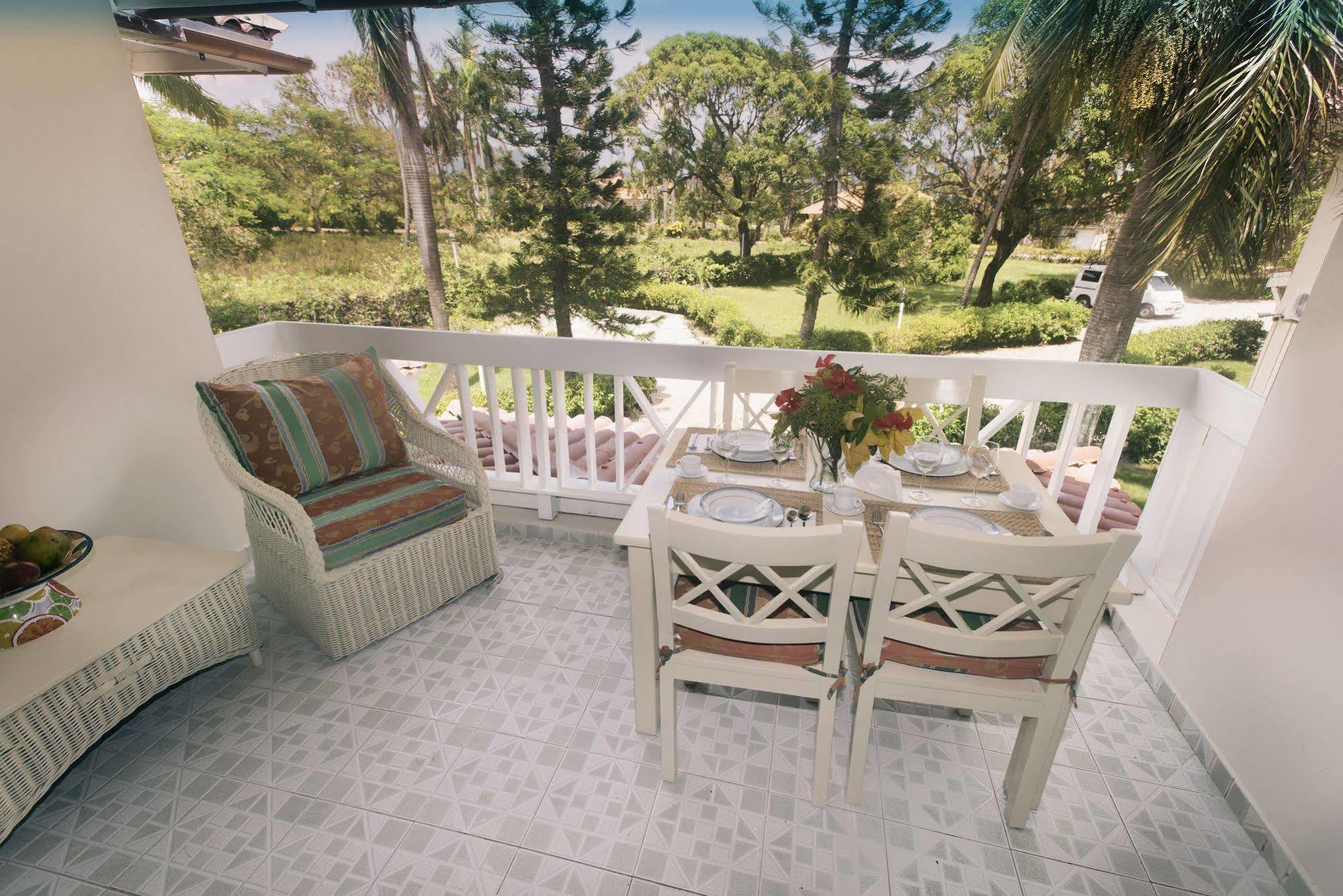 El Pelicano Apart-Hotel Las Galeras Exterior photo